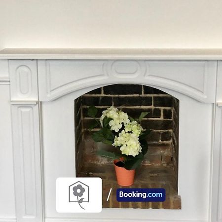 Netley Village Apartment By Your Stay Solutions Short Lets & Serviced Accommodation Netley Southampton With Free Wi-Fi Hamble-le-Rice Bagian luar foto