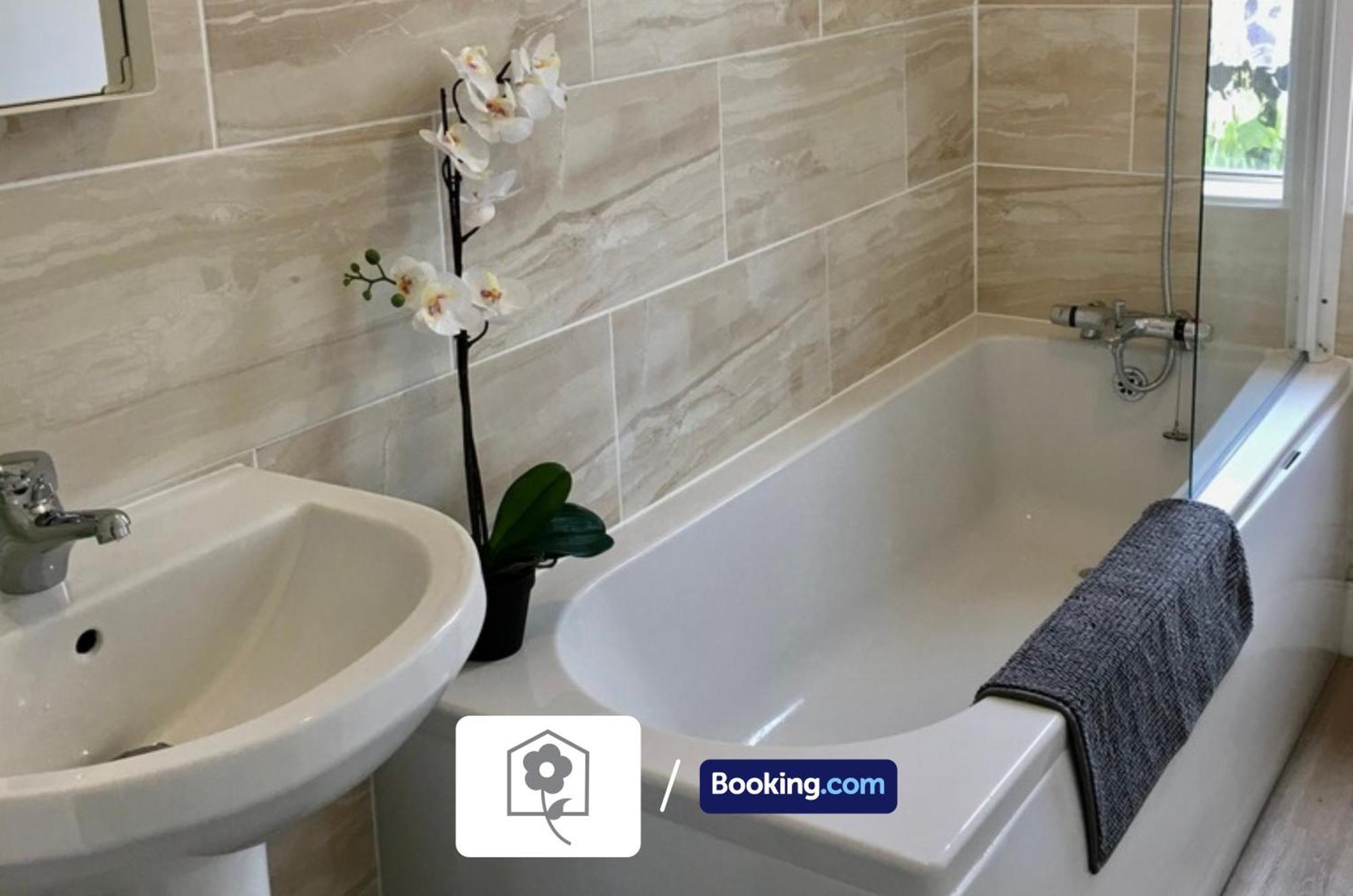 Netley Village Apartment By Your Stay Solutions Short Lets & Serviced Accommodation Netley Southampton With Free Wi-Fi Hamble-le-Rice Bagian luar foto