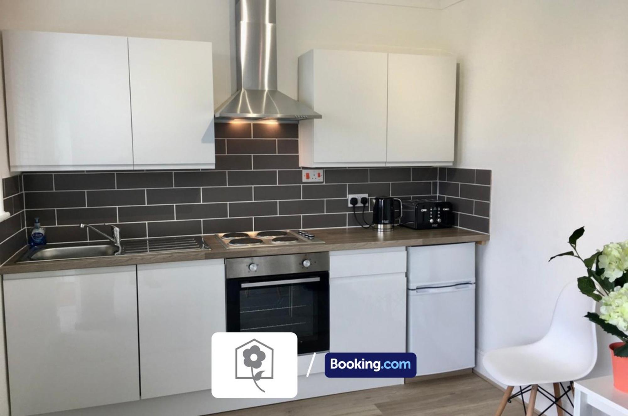 Netley Village Apartment By Your Stay Solutions Short Lets & Serviced Accommodation Netley Southampton With Free Wi-Fi Hamble-le-Rice Bagian luar foto