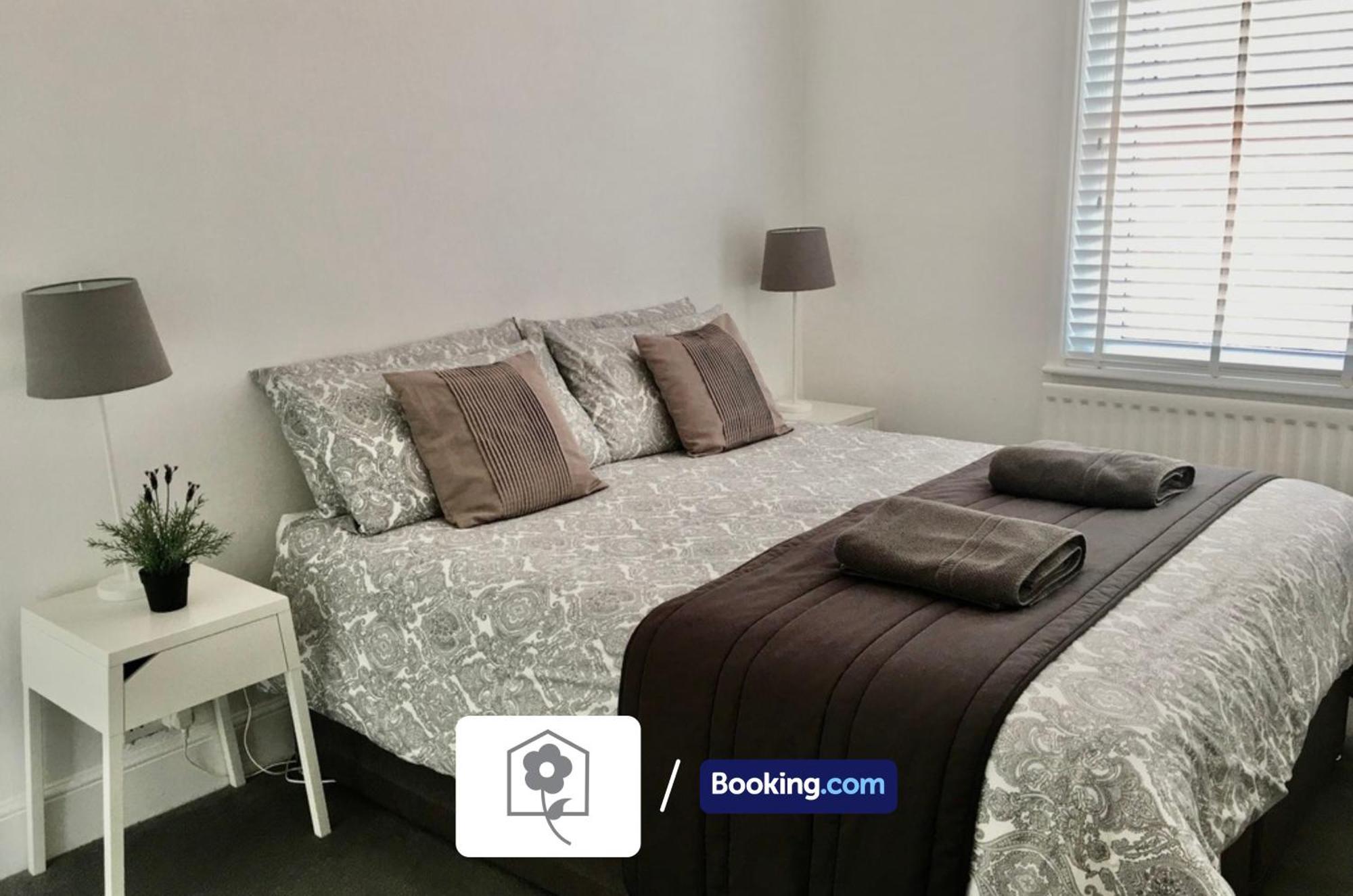 Netley Village Apartment By Your Stay Solutions Short Lets & Serviced Accommodation Netley Southampton With Free Wi-Fi Hamble-le-Rice Bagian luar foto