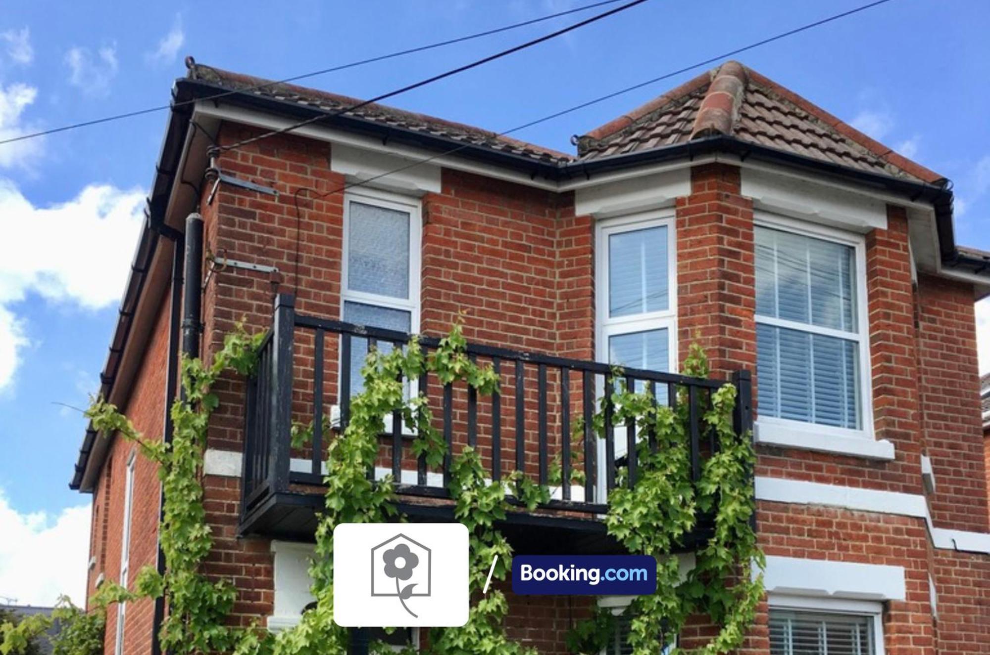 Netley Village Apartment By Your Stay Solutions Short Lets & Serviced Accommodation Netley Southampton With Free Wi-Fi Hamble-le-Rice Bagian luar foto